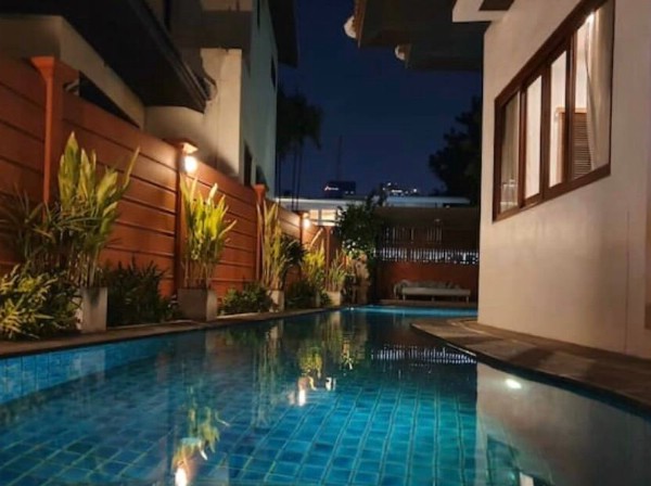 Fully furnished five star house for rent in the heart of Thonglor.